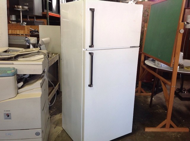 Whirlpool Full Size Refrigerator in White
